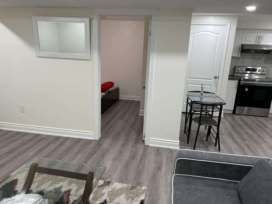 2 Bedroom Private Apartment With Private Entrance برامبتون المظهر الخارجي الصورة
