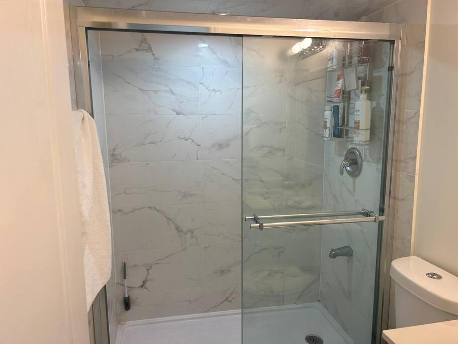 2 Bedroom Private Apartment With Private Entrance برامبتون المظهر الخارجي الصورة
