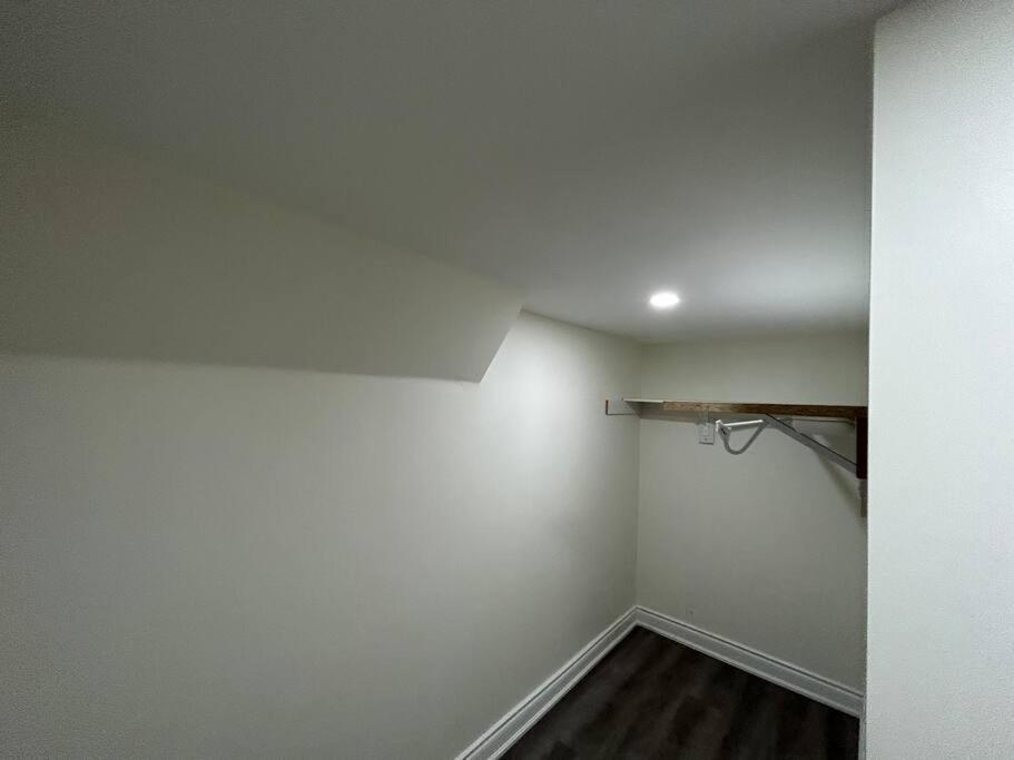 2 Bedroom Private Apartment With Private Entrance برامبتون المظهر الخارجي الصورة