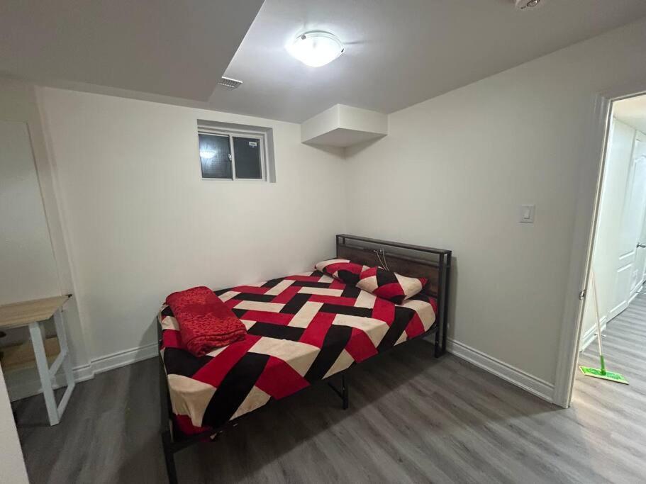 2 Bedroom Private Apartment With Private Entrance برامبتون المظهر الخارجي الصورة
