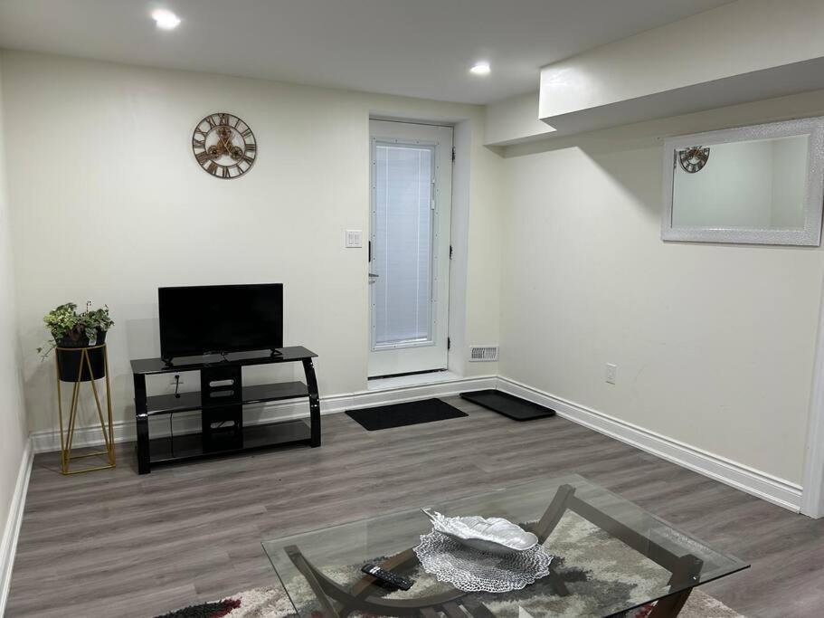 2 Bedroom Private Apartment With Private Entrance برامبتون المظهر الخارجي الصورة