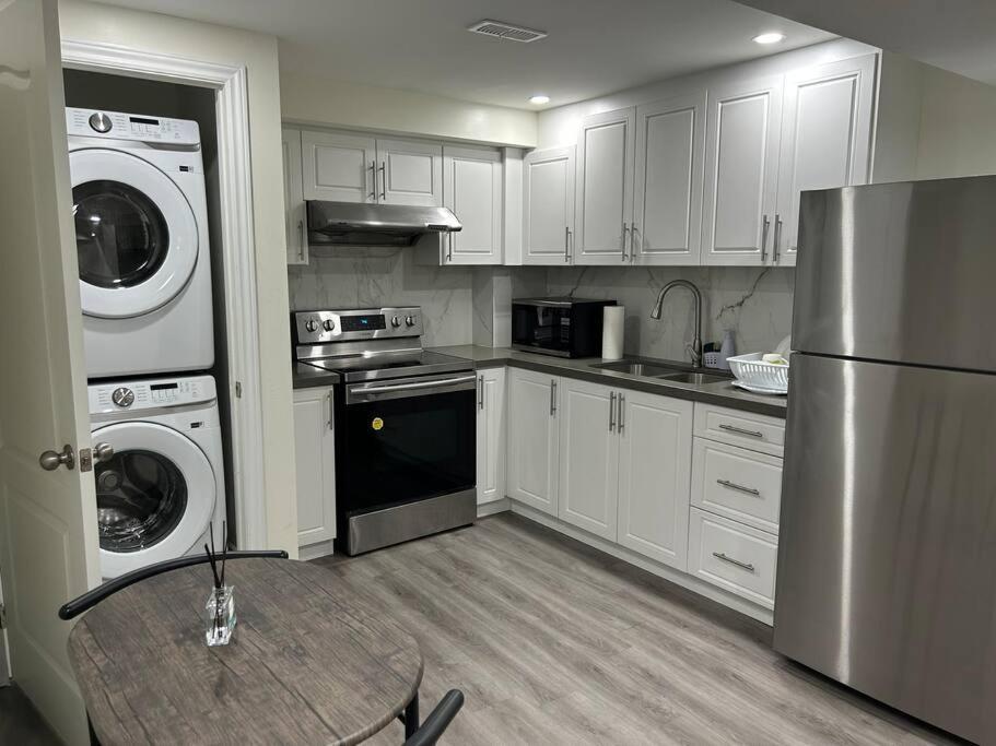 2 Bedroom Private Apartment With Private Entrance برامبتون المظهر الخارجي الصورة