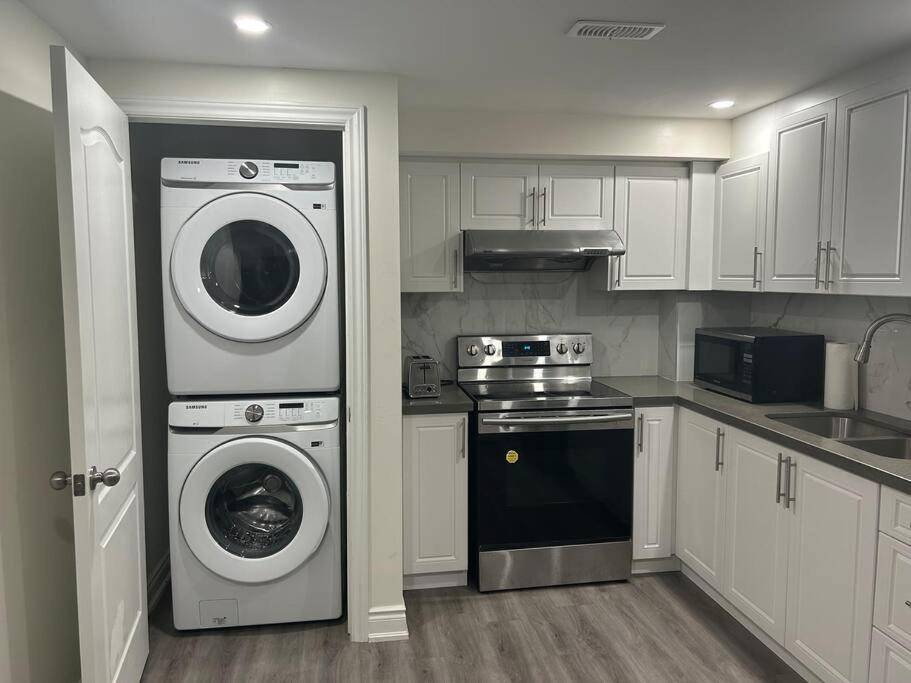2 Bedroom Private Apartment With Private Entrance برامبتون المظهر الخارجي الصورة