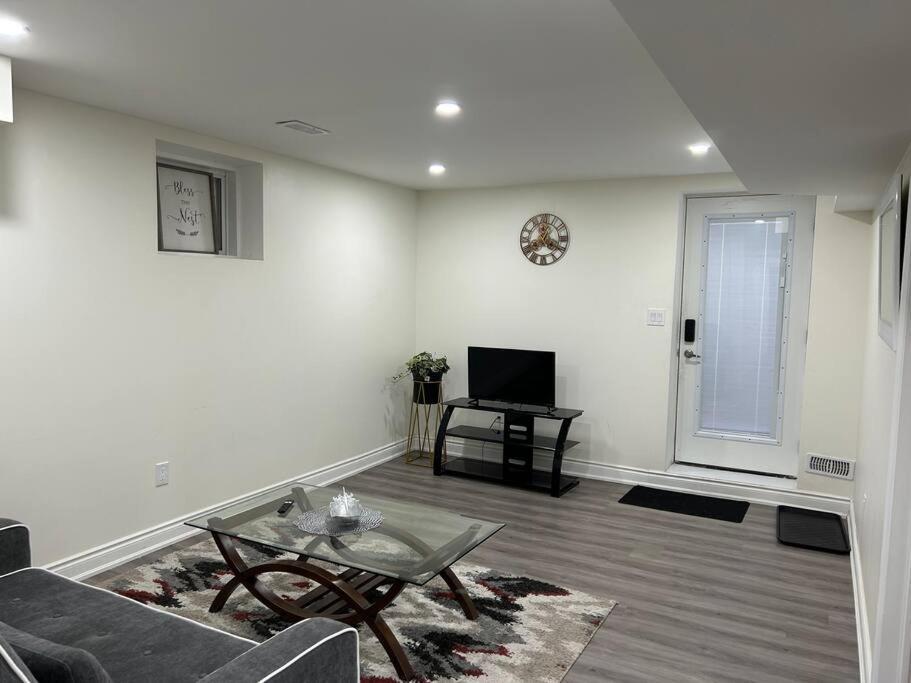 2 Bedroom Private Apartment With Private Entrance برامبتون المظهر الخارجي الصورة